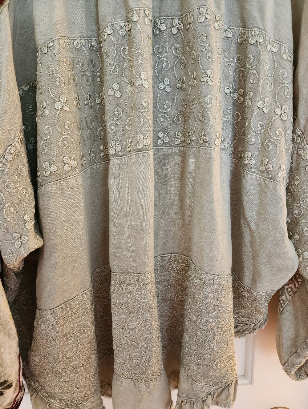 Young Threads Poet Blouse Top Embroidered Floral Velvet Size Xl Olive Bohemian - Picture 5 of 16
